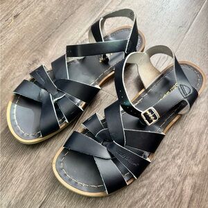 Salt Water sandals in great condition